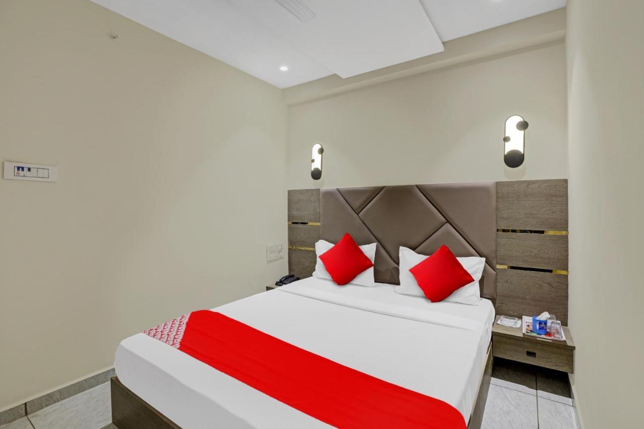 Hotel O Shree Palace Utran ภายนอก รูปภาพ