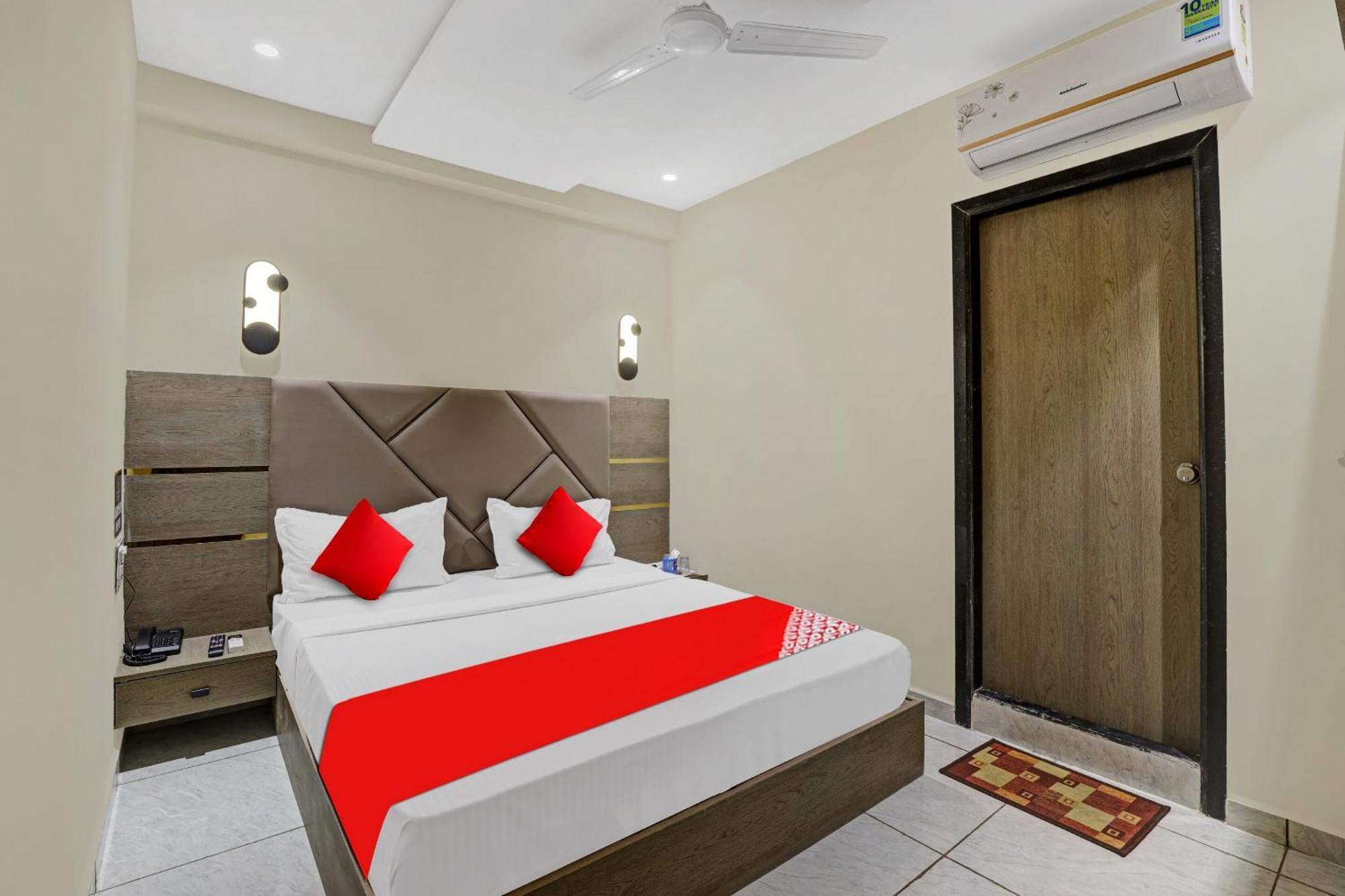 Hotel O Shree Palace Utran ภายนอก รูปภาพ