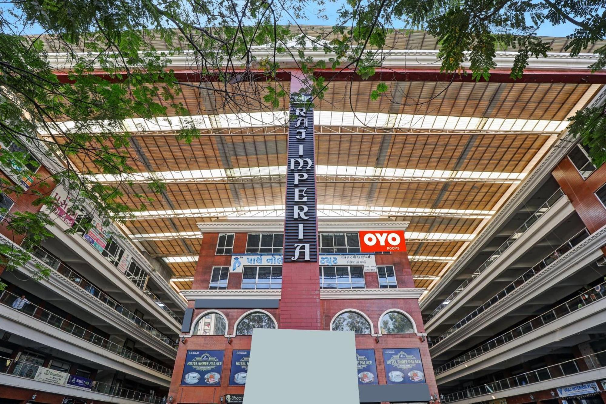 Hotel O Shree Palace Utran ภายนอก รูปภาพ