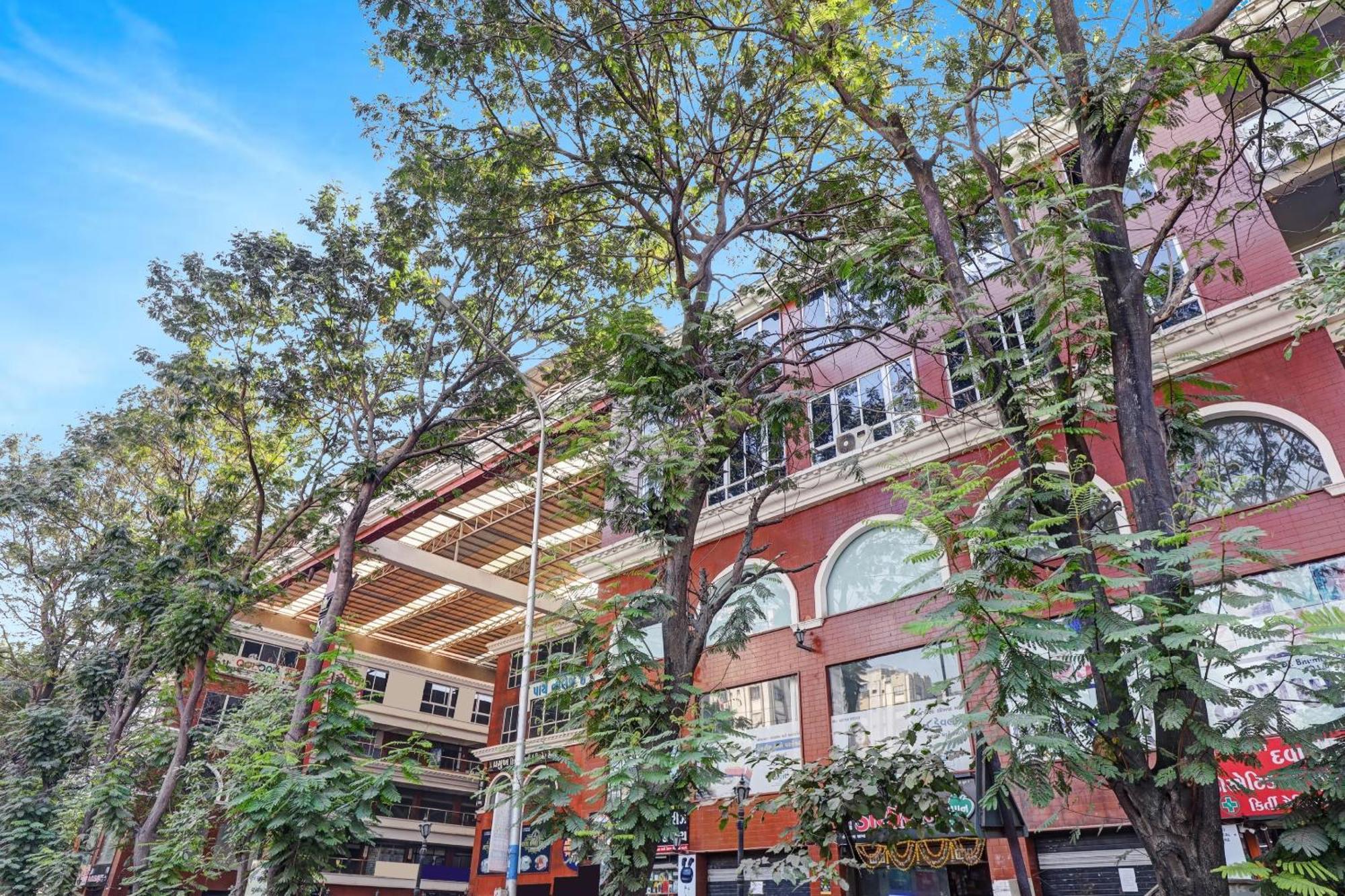 Hotel O Shree Palace Utran ภายนอก รูปภาพ